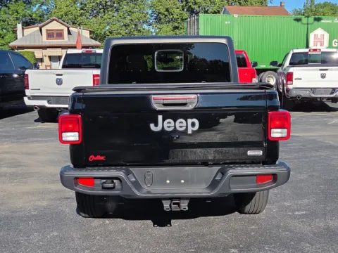 More photos of 2021 Jeep Gladiator Overland at Outten Chrysler Dodge Jeep RAM of Hamburg, PA