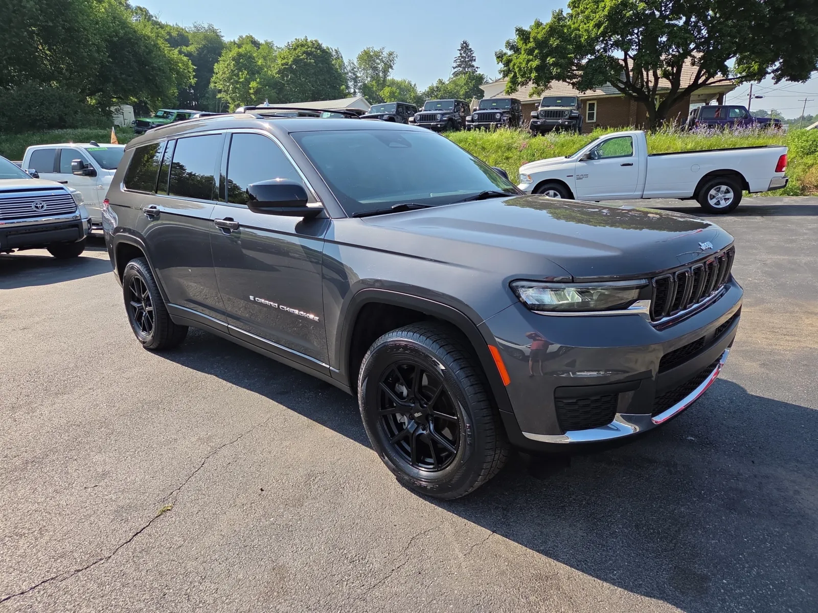 Gray 2021 Jeep Grand Cherokee L for sale in Hamburg, PA