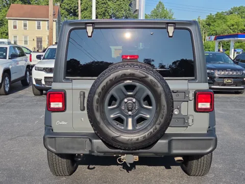 More photos of 2018 Jeep Wrangler Unlimited at Outten Chrysler Dodge Jeep RAM of Hamburg, PA