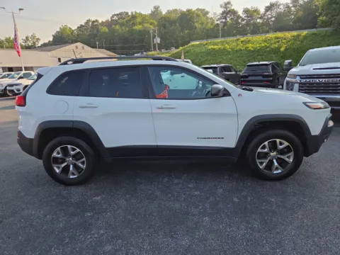 Photos of 2017 Jeep Cherokee Trailhawk L Plus for sale in Hamburg, PA at Outten Chrysler Dodge Jeep RAM of Hamburg