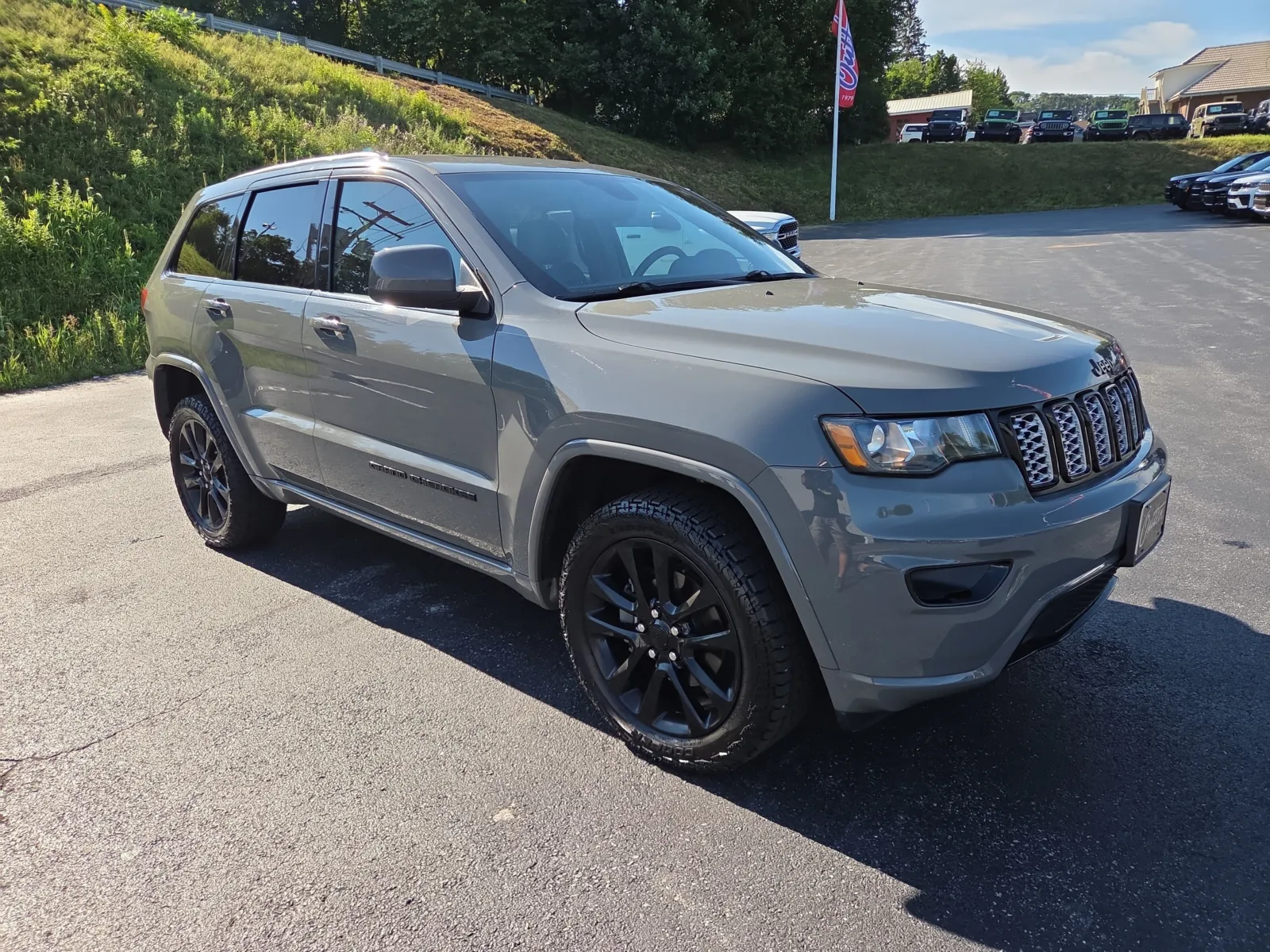 Gray 2020 Jeep Grand Cherokee Altitude for sale in Hamburg, PA