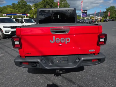 More photos of 2020 Jeep Gladiator Overland at Outten Chrysler Dodge Jeep RAM of Hamburg, PA