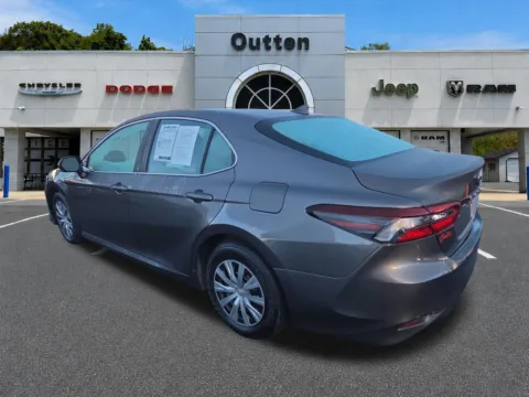 More photos of 2022 Toyota Camry Hybrid LE at Outten Chrysler Dodge Jeep RAM of Hamburg, PA