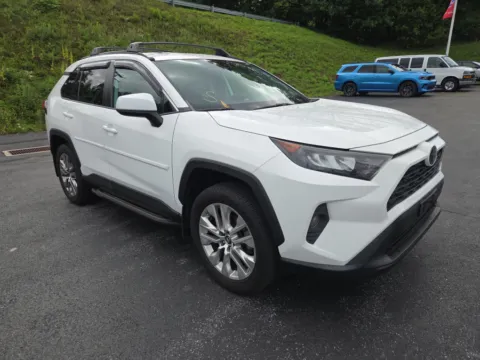 White 2019 Toyota RAV4 LE for sale in Hamburg, PA