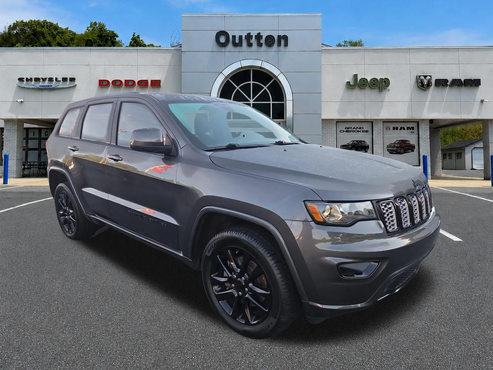 Gray 2021 Jeep Grand Cherokee Laredo X for sale in Hamburg, PA