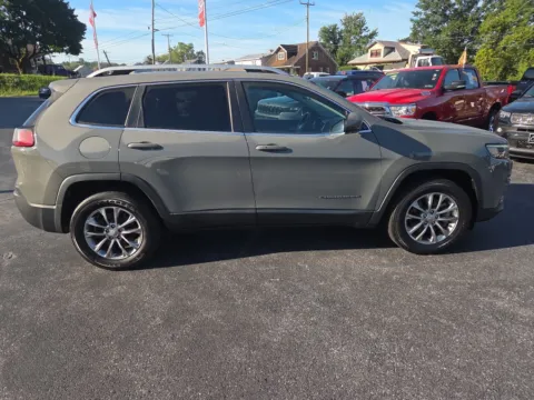 Photos of 2021 Jeep Cherokee Latitude Lux for sale in Hamburg, PA at Outten Chrysler Dodge Jeep RAM of Hamburg