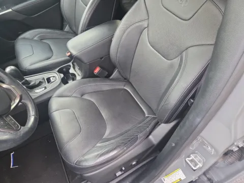 More photos of 2021 Jeep Cherokee Latitude Lux at Outten Chrysler Dodge Jeep RAM of Hamburg, PA