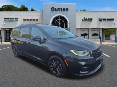 Blue 2021 Chrysler Pacifica Touring L for sale in Hamburg, PA