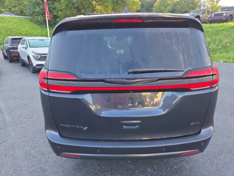 More photos of 2021 Chrysler Pacifica Touring L at Outten Chrysler Dodge Jeep RAM of Hamburg, PA