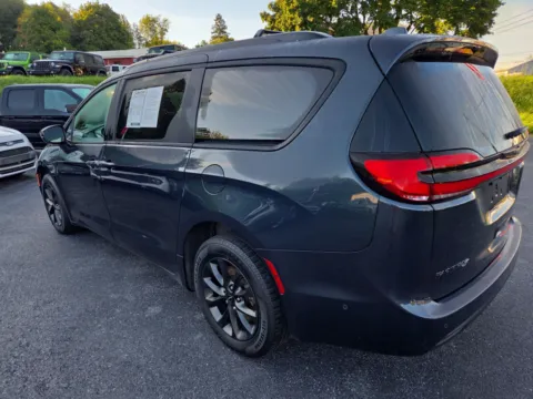 More photos of 2021 Chrysler Pacifica Touring L at Outten Chrysler Dodge Jeep RAM of Hamburg, PA