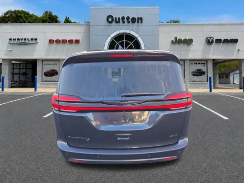 More photos of 2021 Chrysler Pacifica Touring L at Outten Chrysler Dodge Jeep RAM of Hamburg, PA
