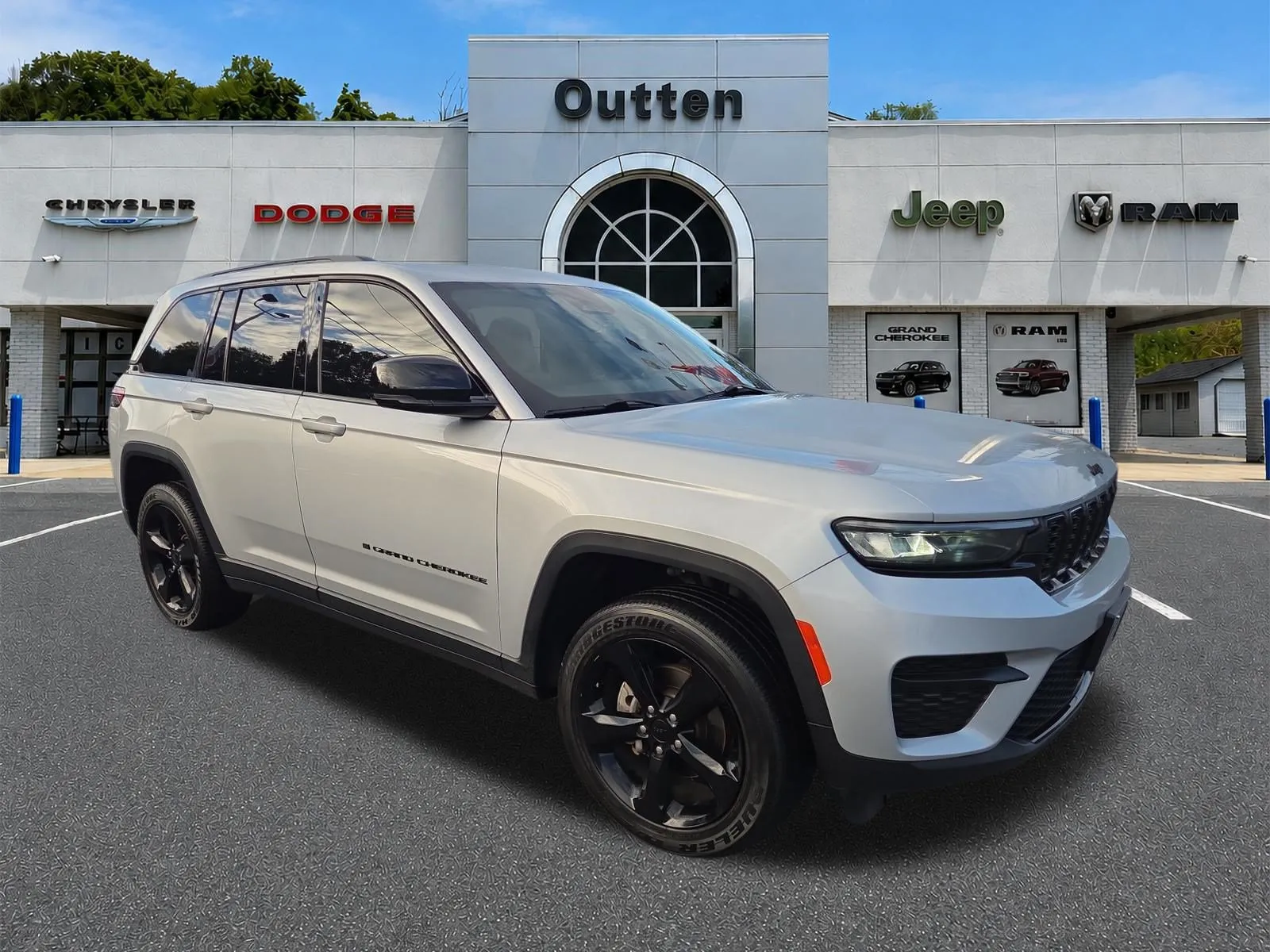 Silver 2024 Jeep Grand Cherokee Altitude X for sale in Hamburg, PA