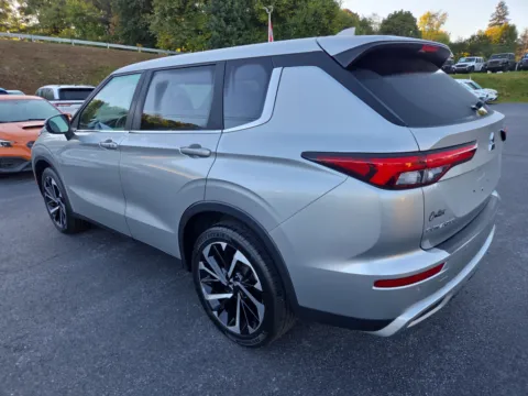 More photos of 2023 Mitsubishi Outlander SE at Outten Chrysler Dodge Jeep RAM of Hamburg, PA