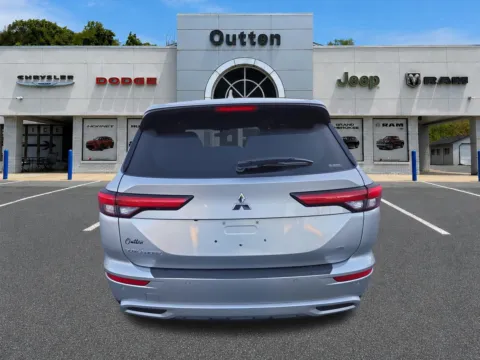 More photos of 2023 Mitsubishi Outlander SE at Outten Chrysler Dodge Jeep RAM of Hamburg, PA