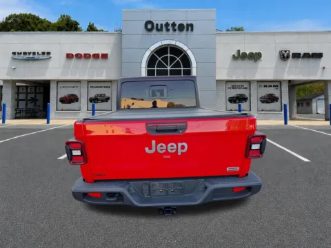 More photos of 2020 Jeep Gladiator Overland at Outten Chrysler Dodge Jeep RAM of Hamburg, PA