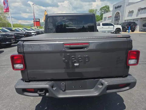 More photos of 2022 Jeep Gladiator Willys at Outten Chrysler Dodge Jeep RAM of Hamburg, PA