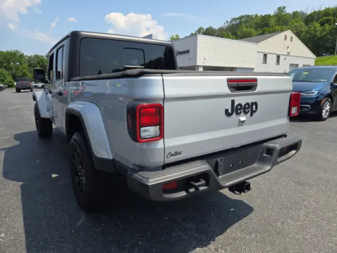 More photos of 2022 Jeep Gladiator Altitude at Outten Chrysler Dodge Jeep RAM of Hamburg, PA