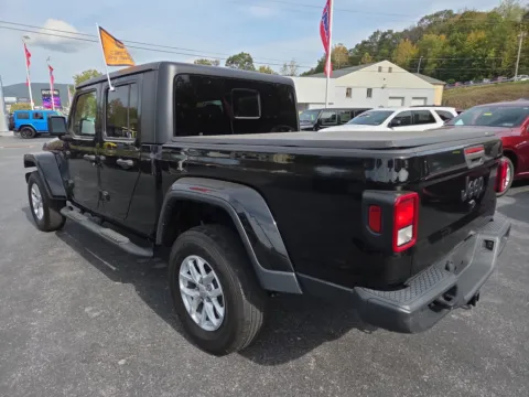 More photos of 2023 Jeep Gladiator Sport S at Outten Chrysler Dodge Jeep RAM of Hamburg, PA