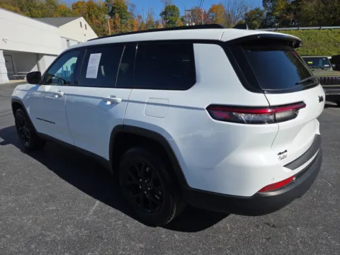 More photos of 2024 Jeep Grand Cherokee L Altitude at Outten Chrysler Dodge Jeep RAM of Hamburg, PA
