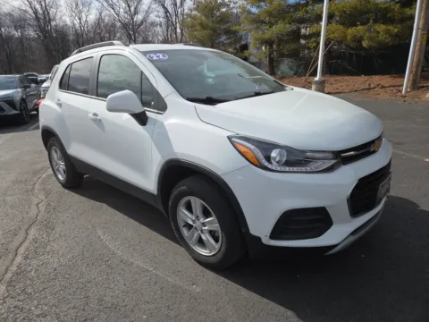 White 2022 Chevrolet Trax LT for sale in Hamburg, PA