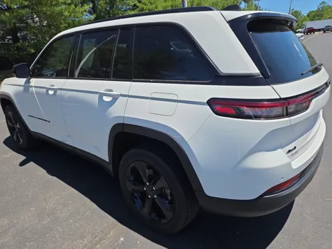 More photos of 2023 Jeep Grand Cherokee Altitude at Outten Chevrolet of Hamburg, PA