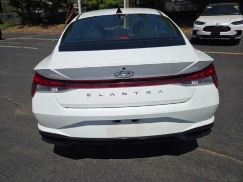 More photos of 2022 Hyundai Elantra SEL at Outten Chevrolet of Hamburg, PA