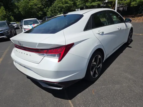 Another view of 2022 Hyundai Elantra SEL for sale in Hamburg, PA at Outten Chevrolet of Hamburg