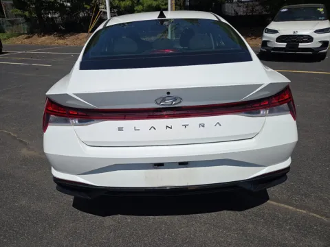 More photos of 2022 Hyundai Elantra SEL at Outten Chevrolet of Hamburg, PA
