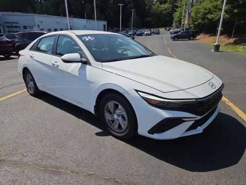 White 2024 Hyundai Elantra SE for sale in Hamburg, PA