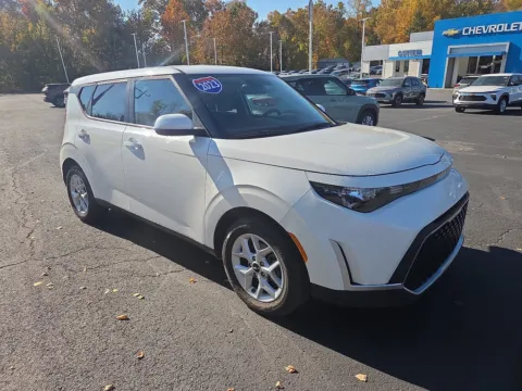 White 2023 Kia Soul LX for sale in Hamburg, PA