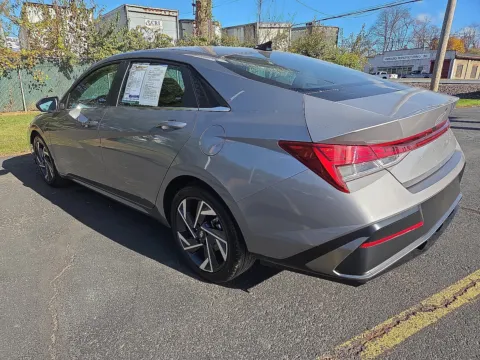 More photos of 2025 Hyundai Elantra SEL Convenience at Outten Chevrolet of Hamburg, PA