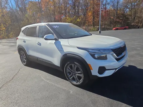 White 2023 Kia Seltos LX for sale in Hamburg, PA
