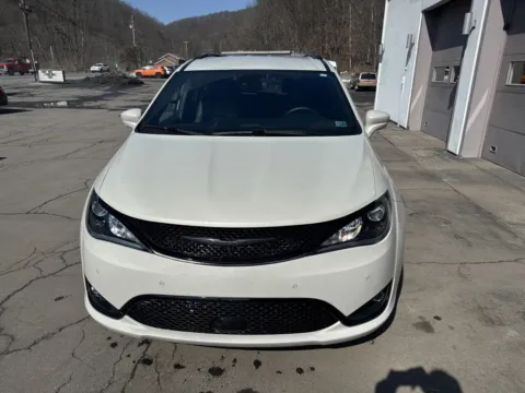 White 2020 Chrysler Pacifica Launch Edition for sale in Tamaqua, PA