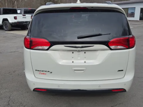 More photos of 2020 Chrysler Pacifica Launch Edition at Outten Chrysler Dodge Jeep Ram of Tamaqua, PA