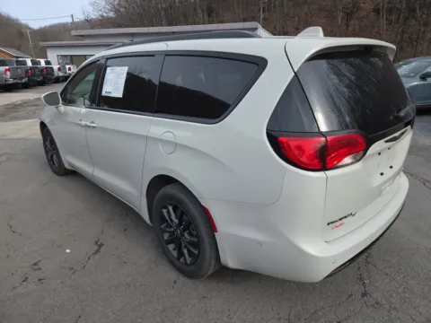 More photos of 2020 Chrysler Pacifica Launch Edition at Outten Chrysler Dodge Jeep Ram of Tamaqua, PA