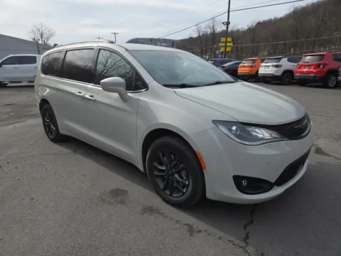 White 2020 Chrysler Pacifica Launch Edition for sale in Tamaqua, PA