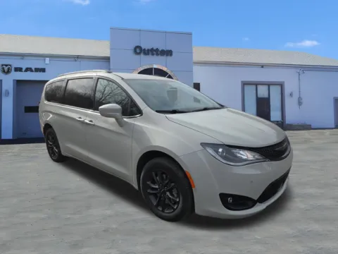 White 2020 Chrysler Pacifica Launch Edition for sale in Tamaqua, PA