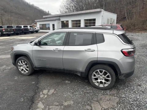 More photos of 2022 Jeep Compass Latitude Lux at Outten Chrysler Dodge Jeep Ram of Tamaqua, PA