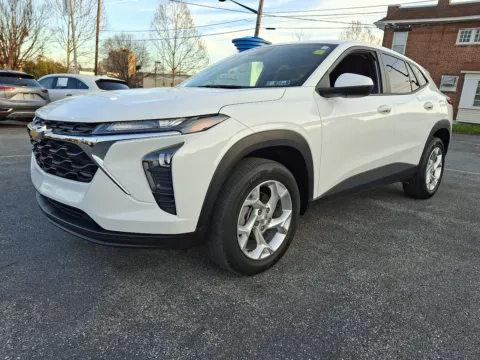White 2024 Chevrolet Trax FWD SP for sale in Allentown, PA