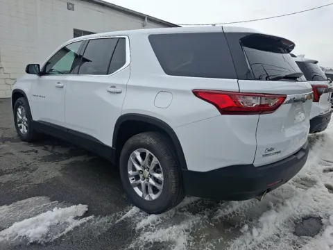 More photos of 2021 Chevrolet Traverse FWD LS at Outten Chevrolet Allentown, PA