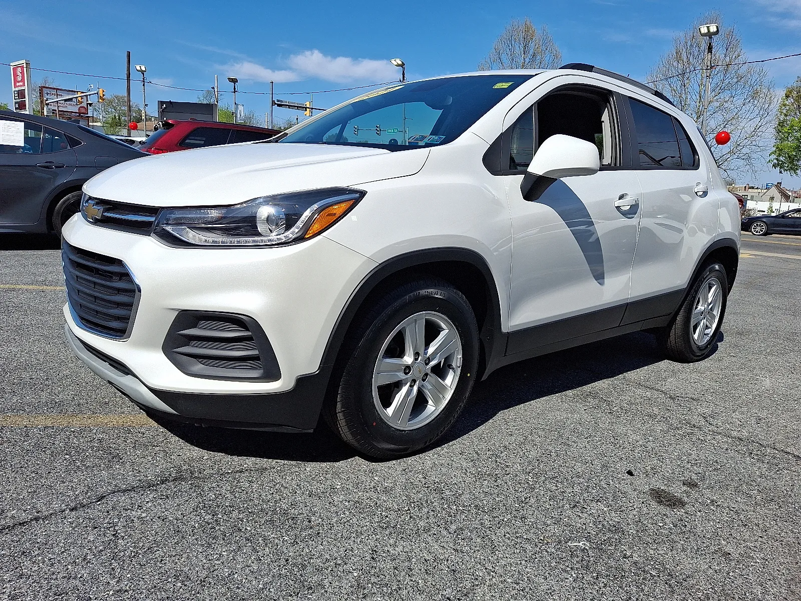White 2021 Chevrolet Trax FWD LT for sale in Allentown, PA