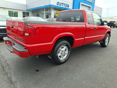 More photos of 2002 Chevrolet S-10 LS at Outten Chevrolet Allentown, PA