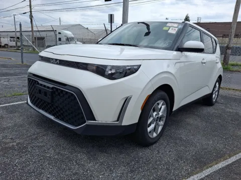 White 2025 Kia Soul LX for sale in Allentown, PA