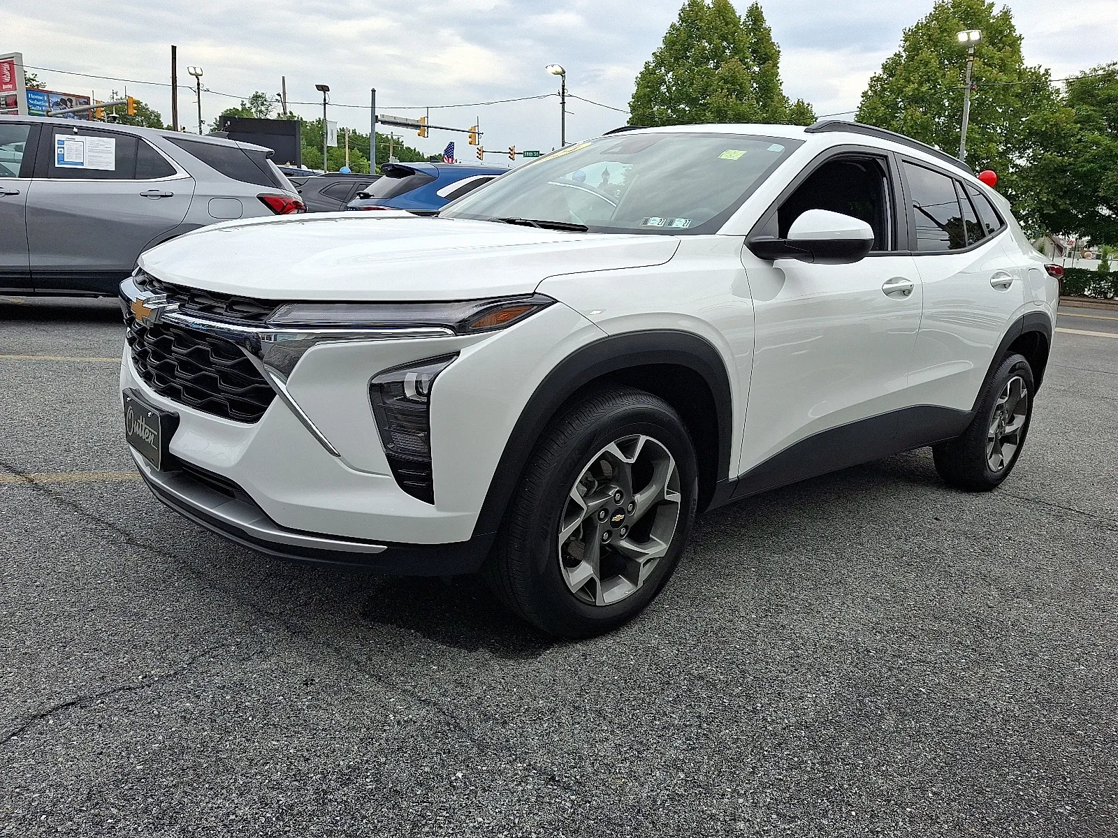 White 2024 Chevrolet Trax FWD LT for sale in Allentown, PA