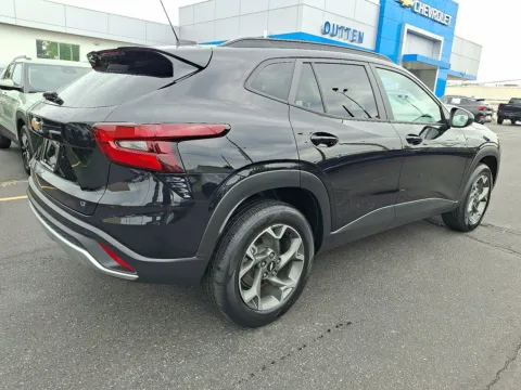 More photos of 2024 Chevrolet Trax FWD LT at Outten Chevrolet Allentown, PA