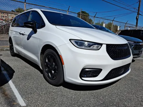Another view of 2024 Chrysler Pacfica Hbrido S Appearance Pkg for sale in Allentown, PA at Outten Chevrolet Allentown