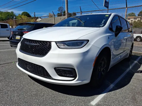 White 2024 Chrysler Pacfica Hbrido S Appearance Pkg for sale in Allentown, PA