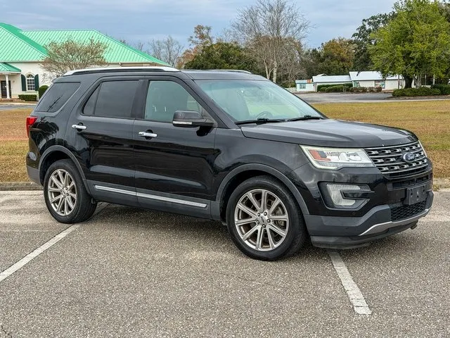 2017 Ford Explorer Limited's photo
