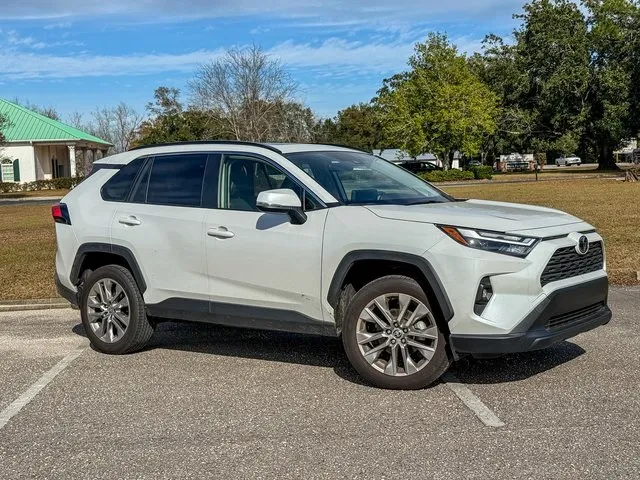 2023 Toyota RAV4 XLE Premium's photo