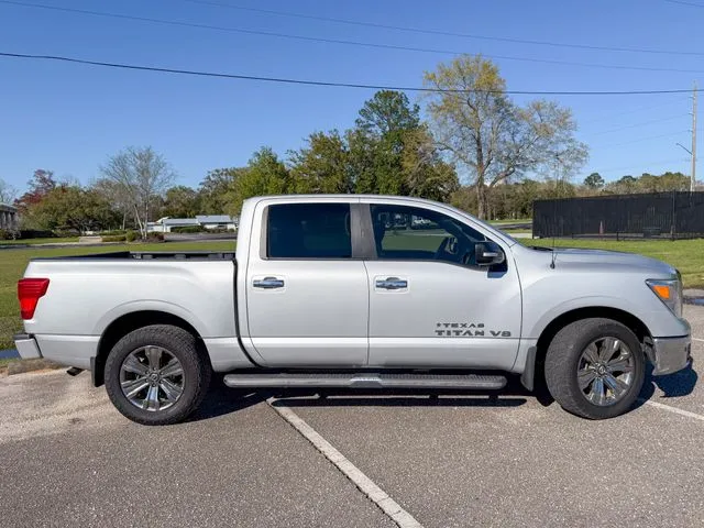 2018 Nissan Titan SV - Photo 3